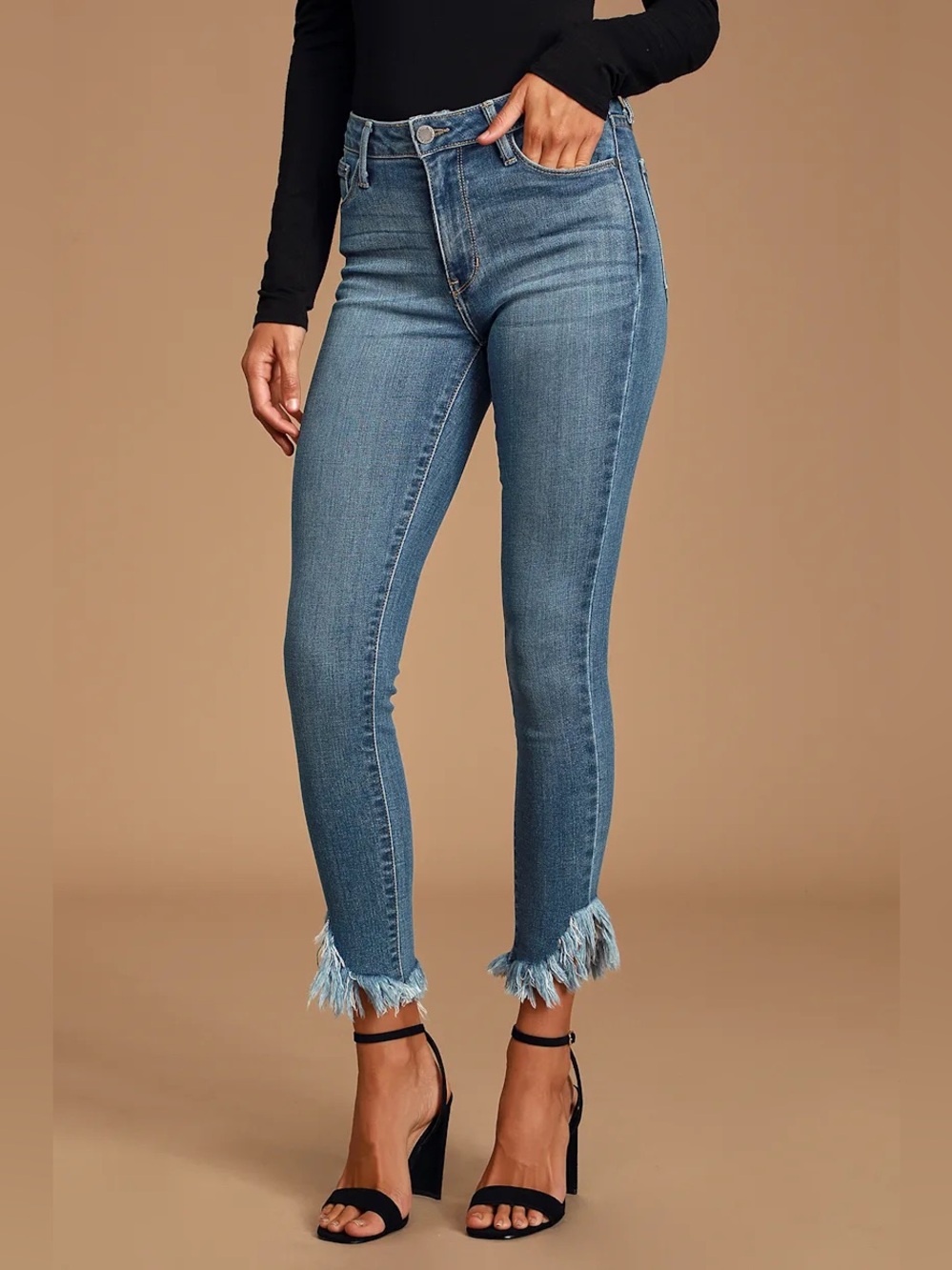 *JUST BLACK* Medium Wash Teigan Frayed Hem Cropped USA Denim Jeans Size 28